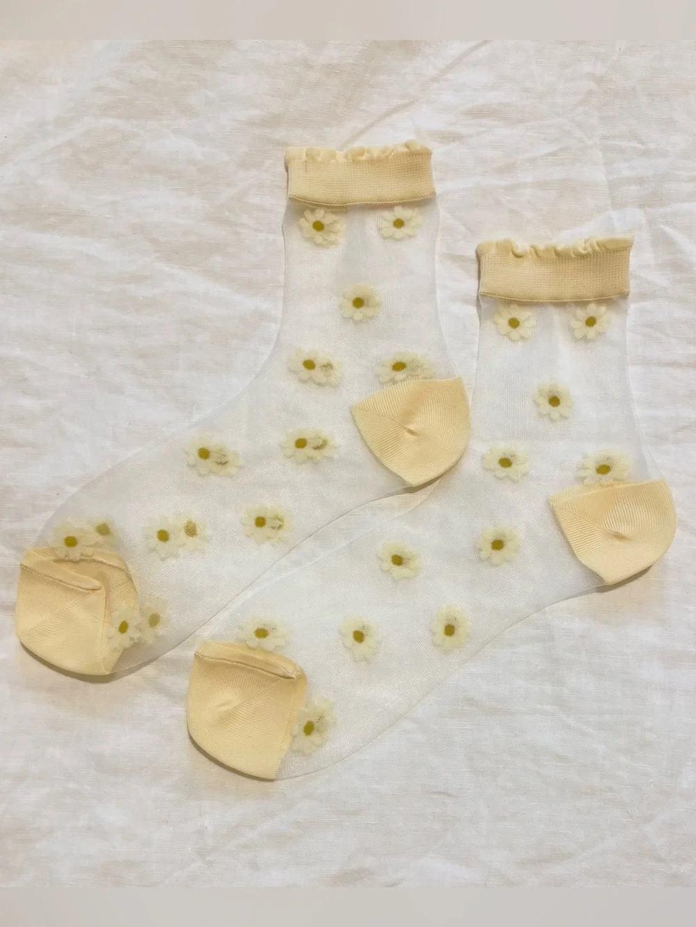 Anthropologie Sheer Cream Daisy Socks NWOT